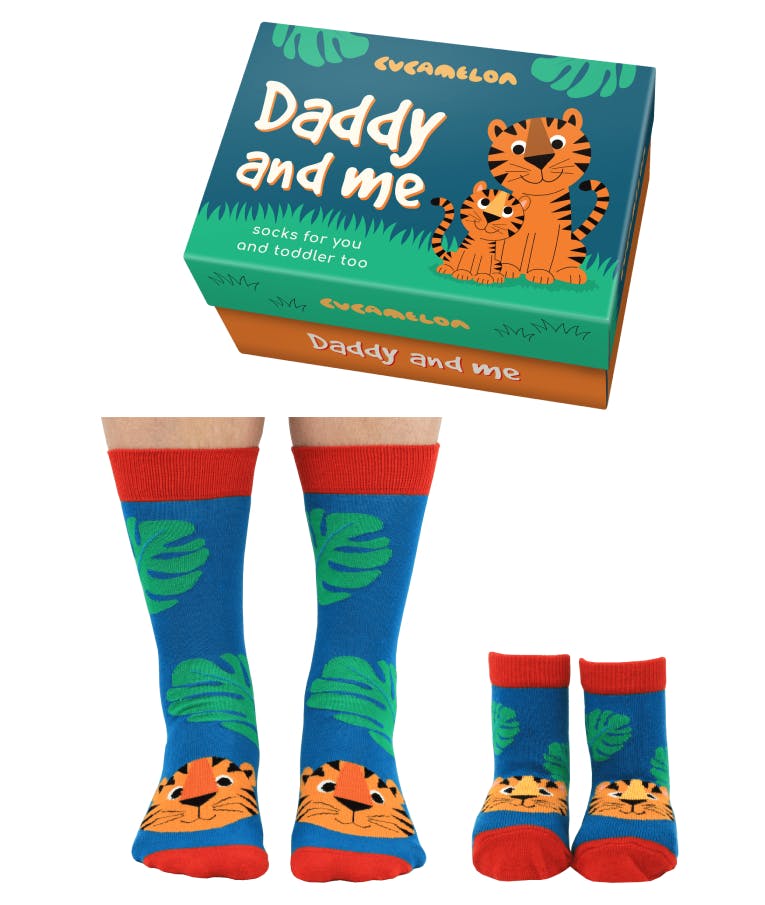 UNITED ODD SOCKS - United Odd Socks DADDY AND ME - Σετ Κάλτσες Ο ΜΠΑΜΠΑΣ ΚΑΙ ΕΓΩ (1 ζευγάρι ενηλίκου και ένα ζευγάρι για παιδάκι 1-2ετών )